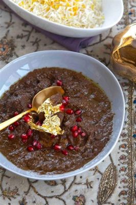  Fesenjan – En Smakrik Och Nötig Krämig Köttgryta Från Zoroastrismens Heliga Stad!