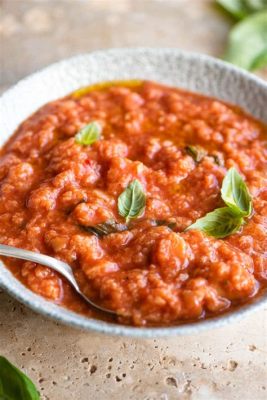   Pappa al pomodoro? En härlig italiensk tomatgryta som kokas med dagsfärska brödsmulor och förhöjs med örtsmaksättare